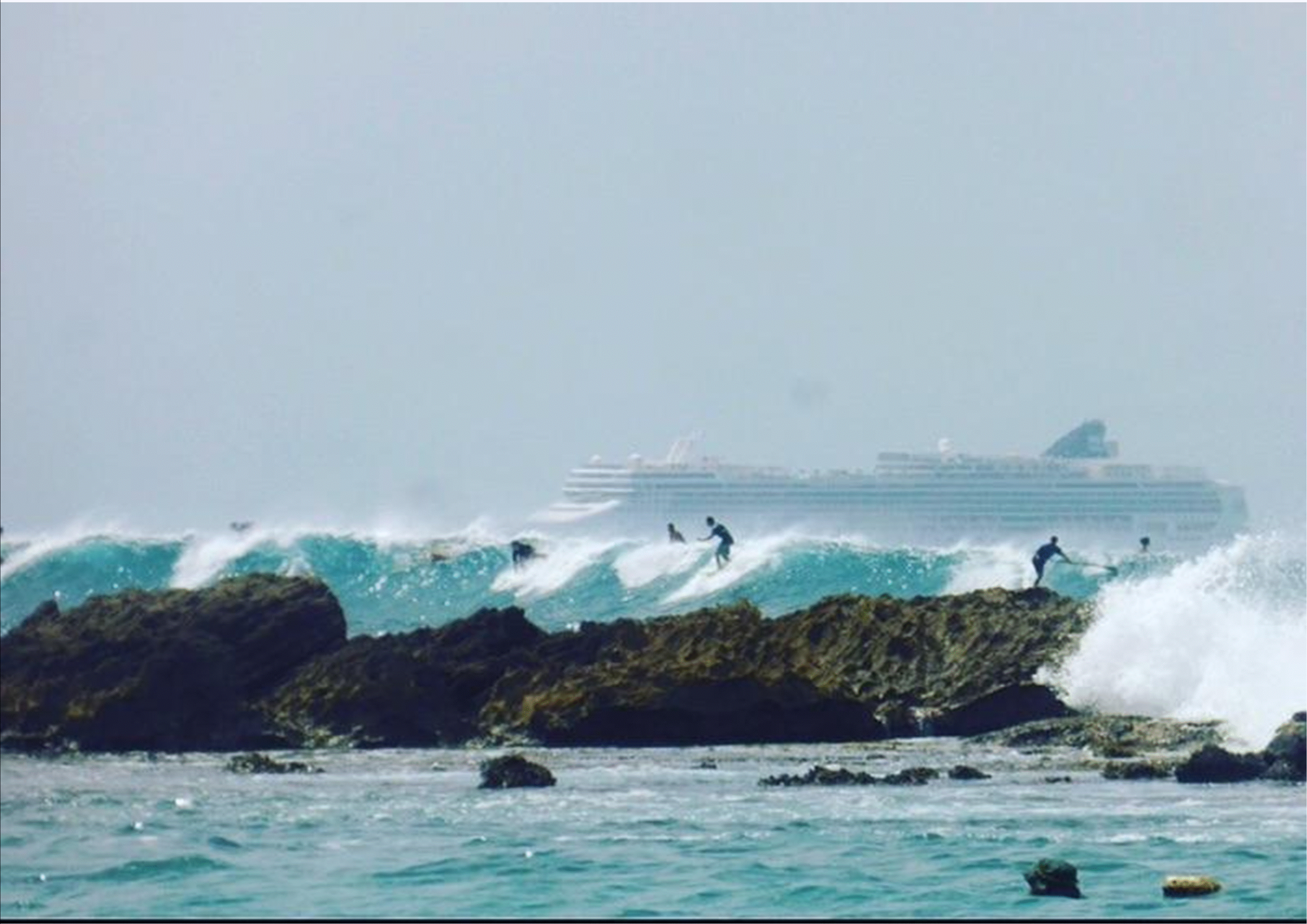Foto Surfing Julian Grimes